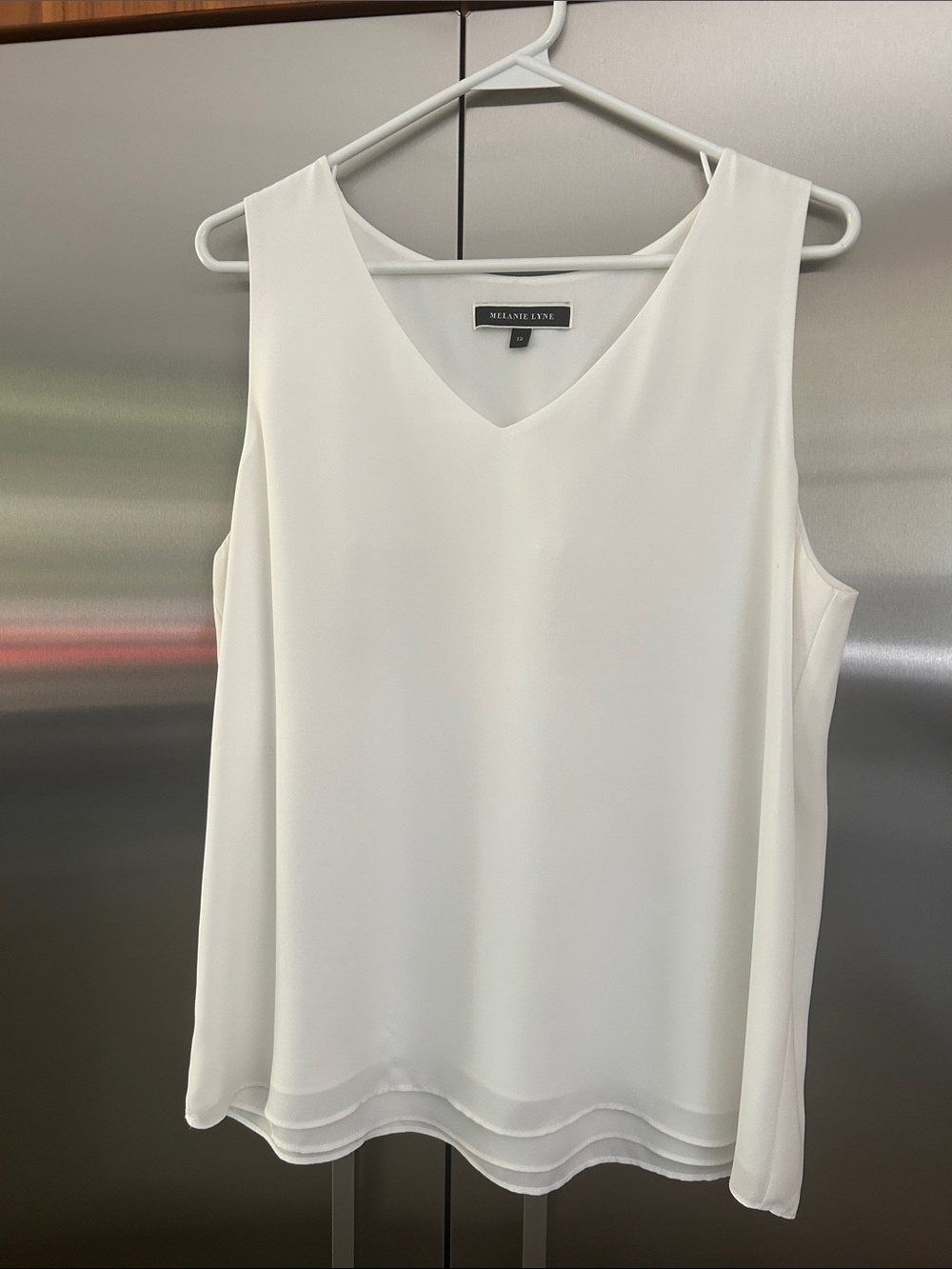 Melanie Lyne White V-Neck Sleeveless Camisole